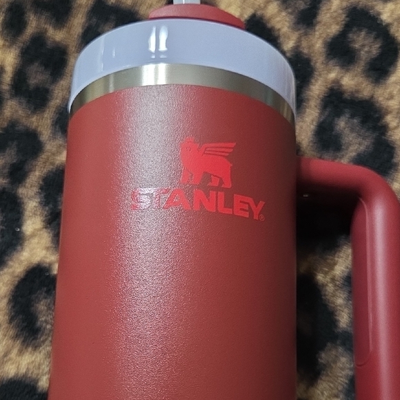 Stanley Maroon Quencher Tumbler with Handlelittle Scratch - Picture 2 of 13